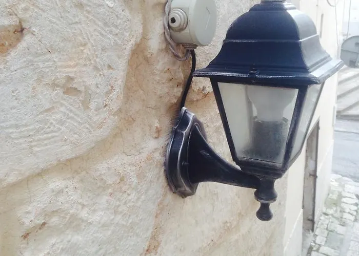 Annamaria オストゥーニ