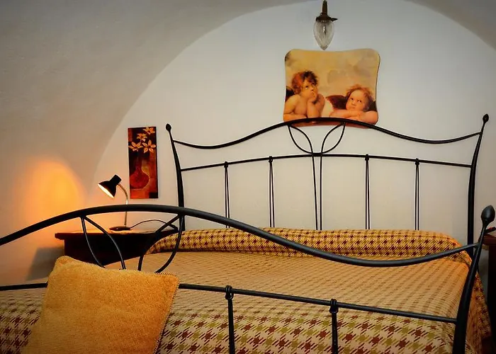 Annamaria オストゥーニ